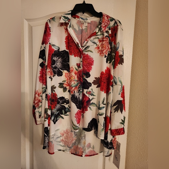 Women's Floral Blouse - Picture 1 of 3